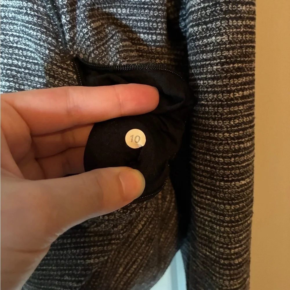 Lululemon Think Fast Pullover in Coco Pique Black / Black Size 10